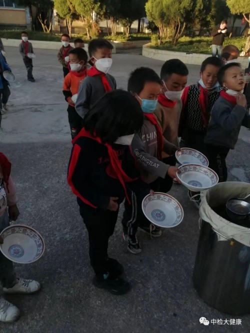 仁心仁术五十载，大医精诚暖滇南——记云南民间中医王世文