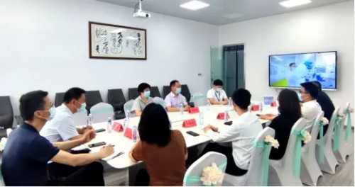 �й���ѧ�Ҵ��ݻ��ӽǽ�ʾ����������֢���е�����ʧ���Դ